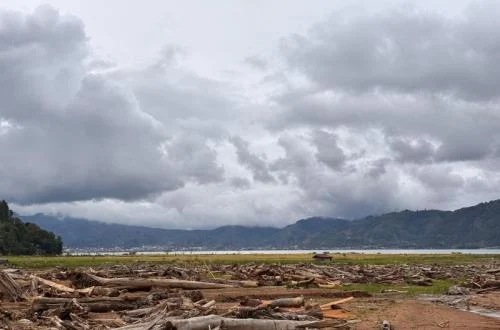 Longsor Putuskan Akses Biereuen Ke Aceh Tengah Warga Hadapi Perjalanan Panjang Dan Pemulihan Pasca Bencana